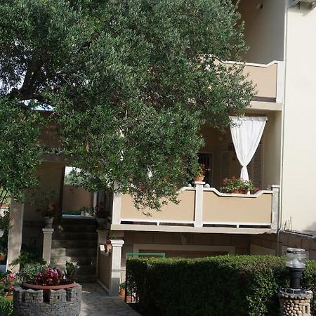 Apartmani Tatjana Раб Экстерьер фото
